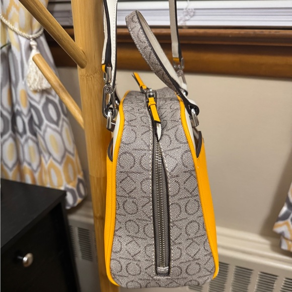 GORGEOUS Yellow/Orange CLAVIN KLEIN Purse 💛 - Picture 4 of 8